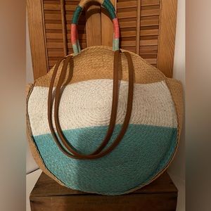 Time and Tru hand/shoulder bag woven straw tote bag with inner slip pocket NWOT